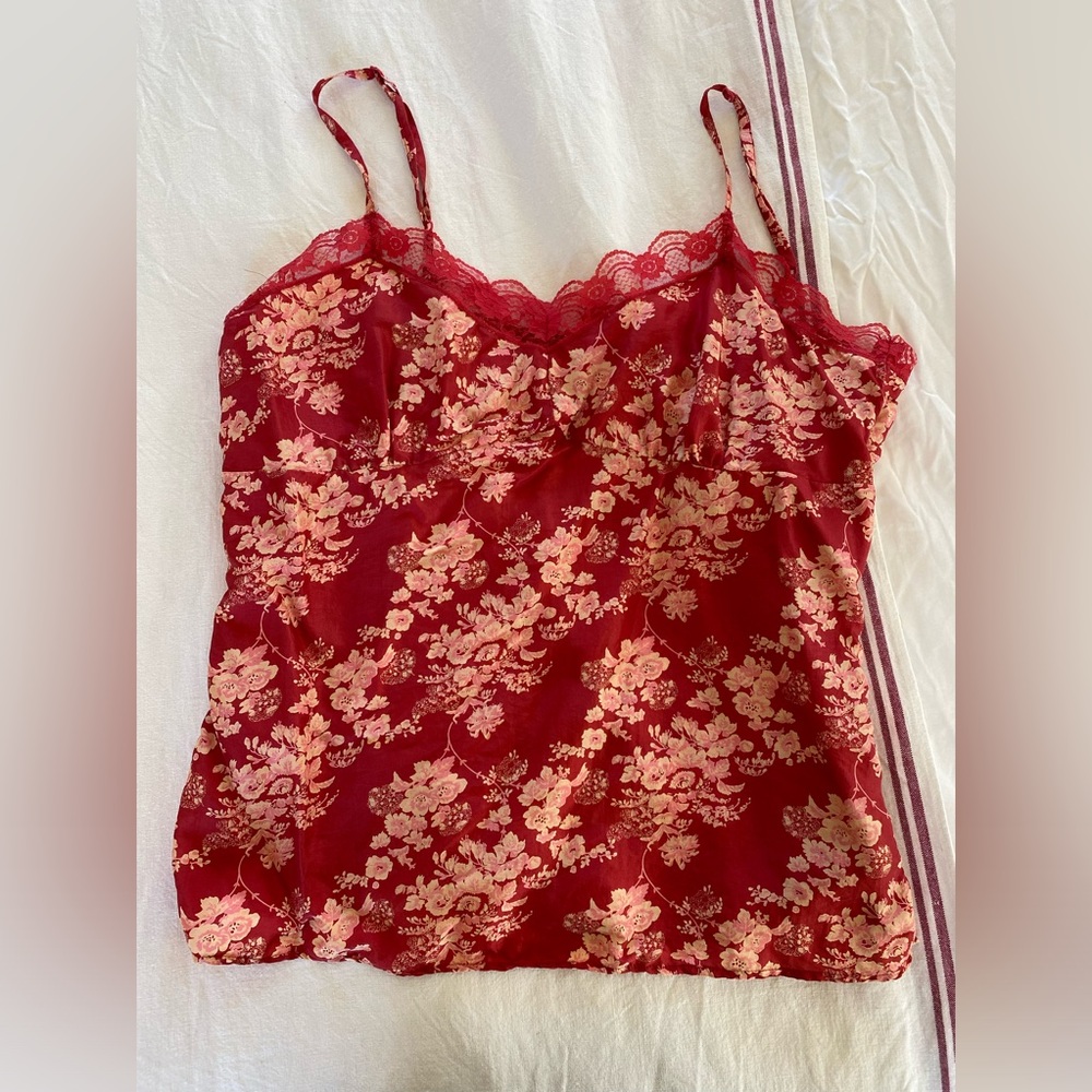 Mystery brand (tag cut out) red washable silk/ lace camisole sz M 19” pit to pit